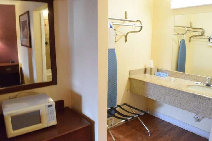 Room 7 of 10