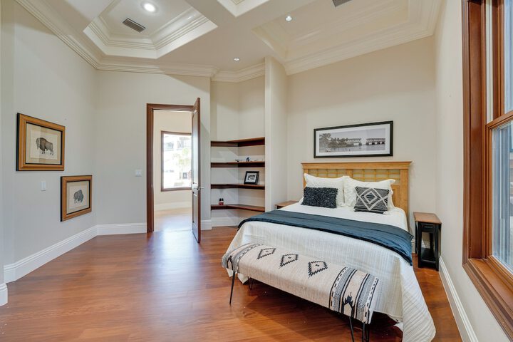 Groveland Home w / Pool: Luxurious Lakefront Oasis!