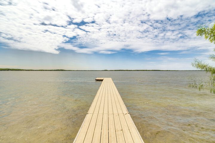 Spacious Detroit Lakes Home w / Private Deck!