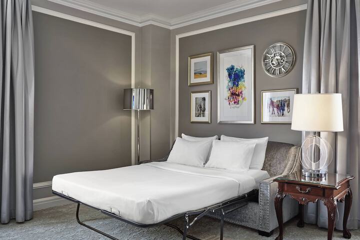 The Hotel Saskatchewan Autograph Collection