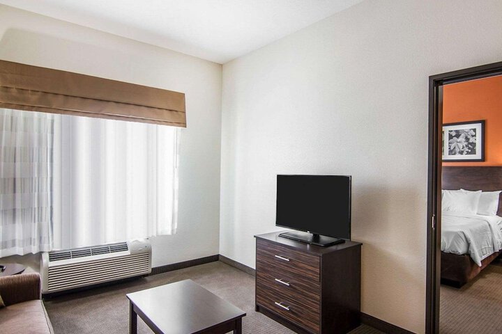 Room 13 of 38