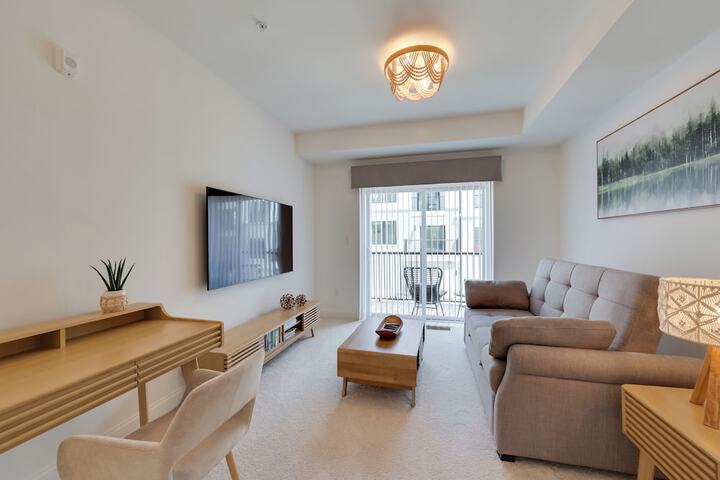 Modern Downtown Apt w / Balcony in Wake Forest!