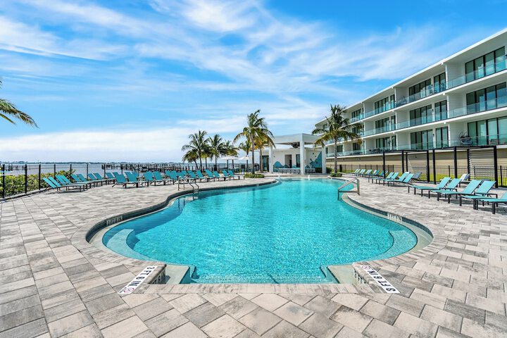 Harbor Island Beach Club Homes by Villatel