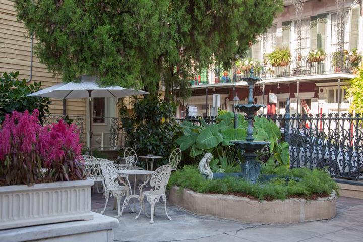 THE CORNSTALK HOTEL