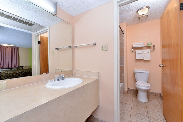 Room 6 of 13
