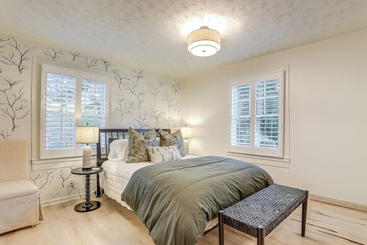Walk Downtown & Canton Street: Roswell Retreat!