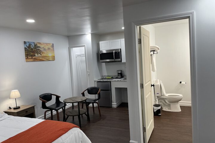 Room 32 of 103