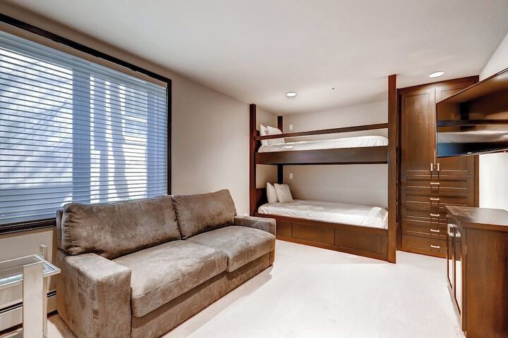 Room 126 of 242