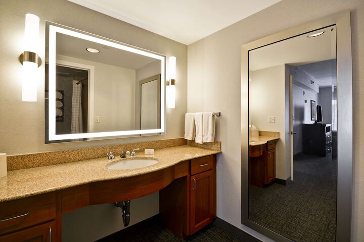 Room 34 of 62
