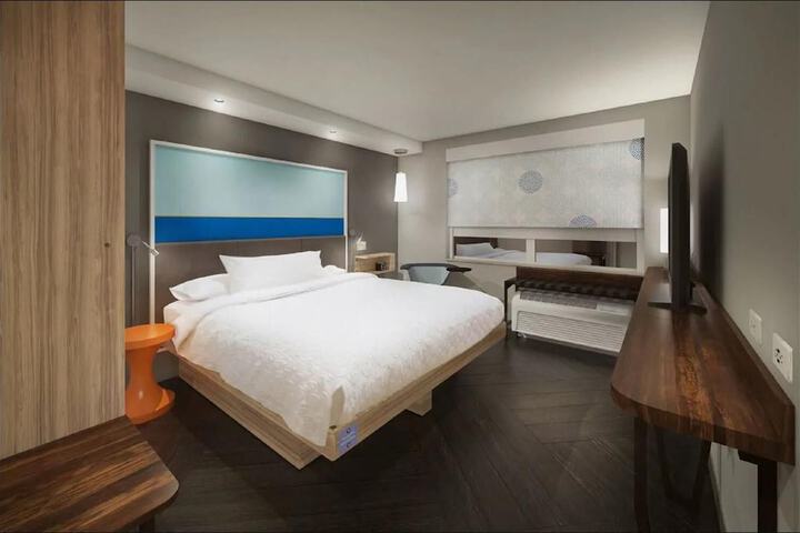 Room 12 of 38