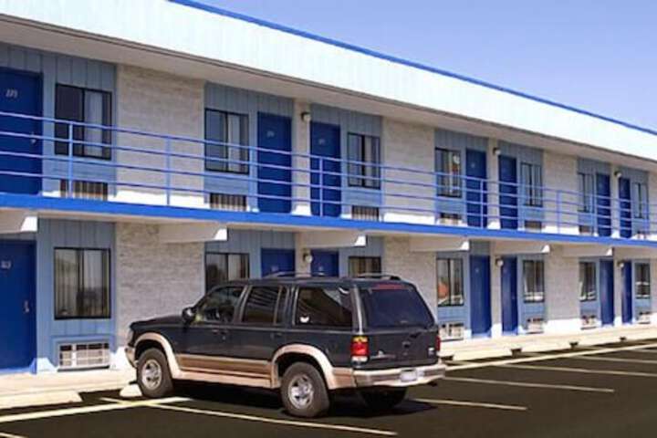 Country Host Motel
