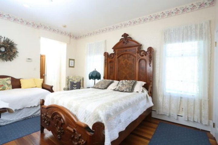 Room 40 of 48