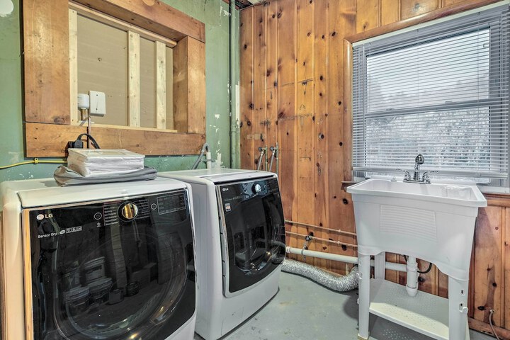Updated North Beach Cottage: Pet Friendly!