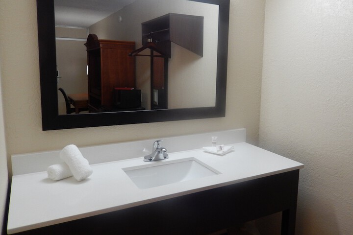 Room 10 of 16