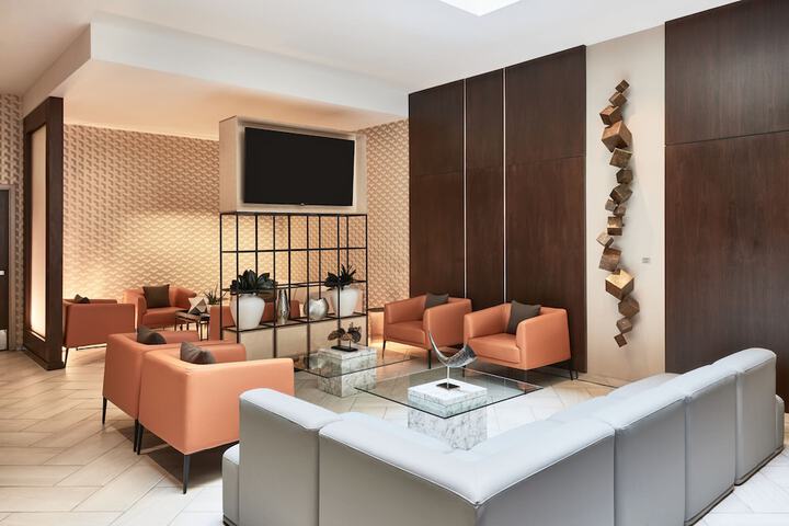Lounge 66 of 72
