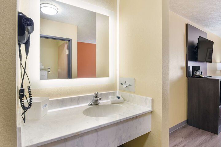 Room 20 of 38