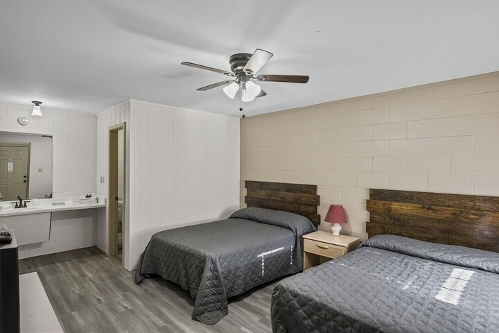 Room 12 of 37