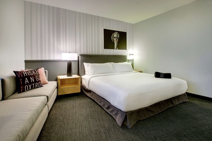 The Rose Chicago Tapestry Collection by Hilton