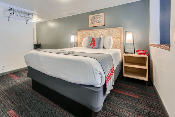 Room 52 of 137