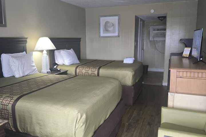 Room 7 of 14