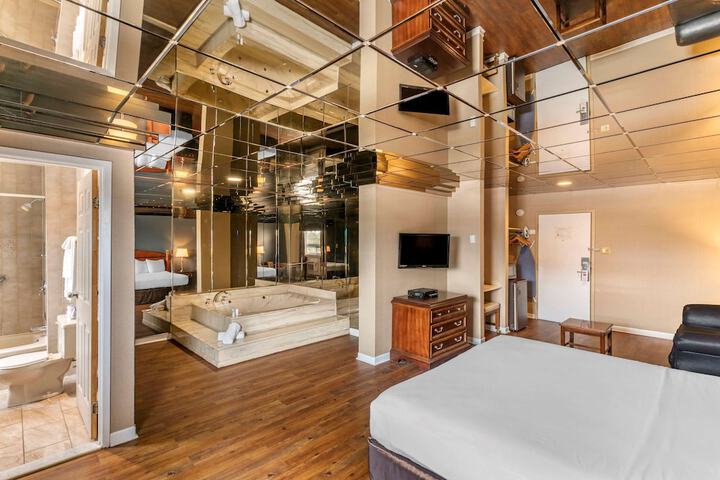 Econo Lodge Montreal-Brossard