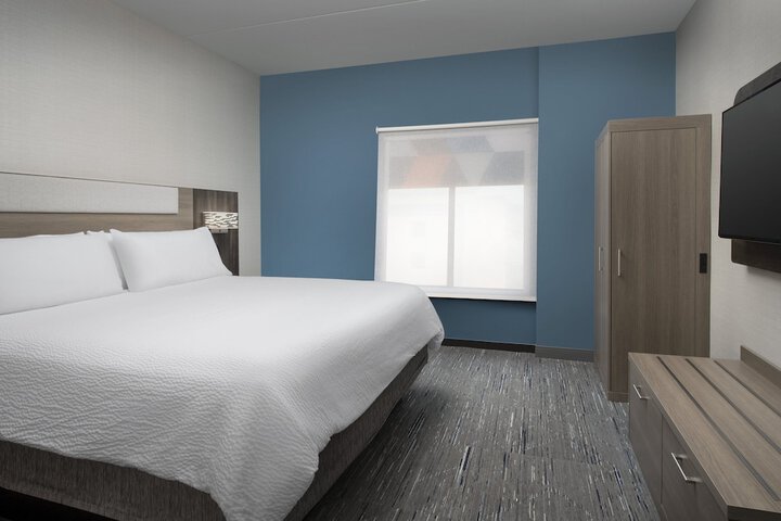 Room 27 of 37