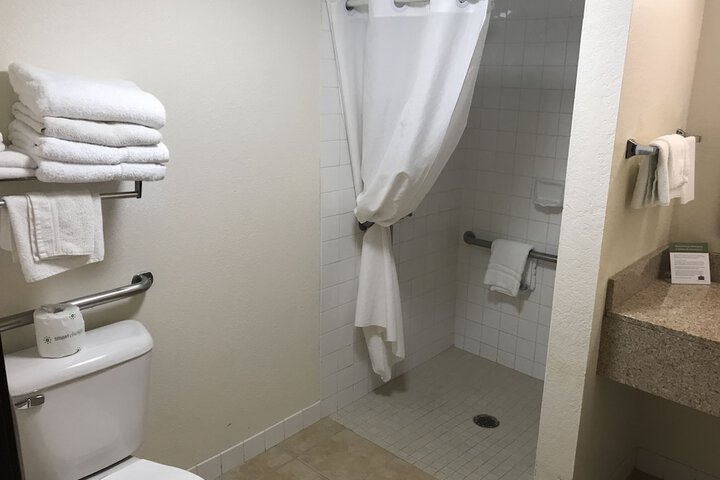 Room 32 of 81