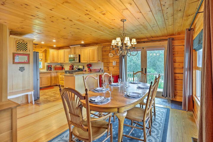 Jacksonville Cabin w / Wraparound Deck & Views