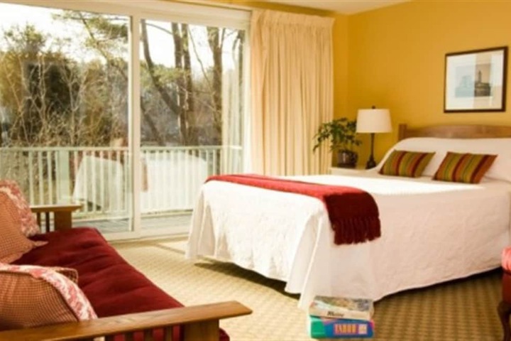 Dockside Guest Quarters & Restaurant