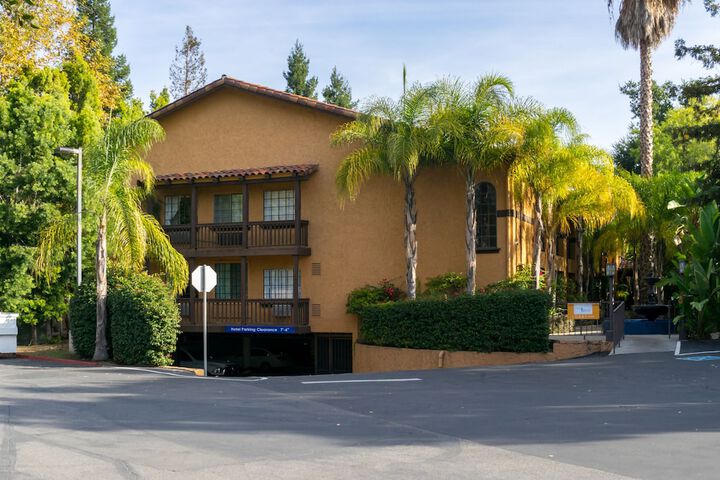 Hotel 2 of 49