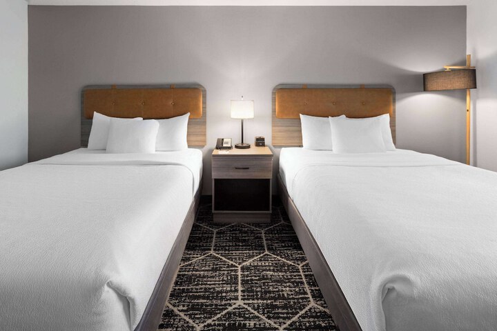 La Quinta Inn & Suites by Wyndham Meridian