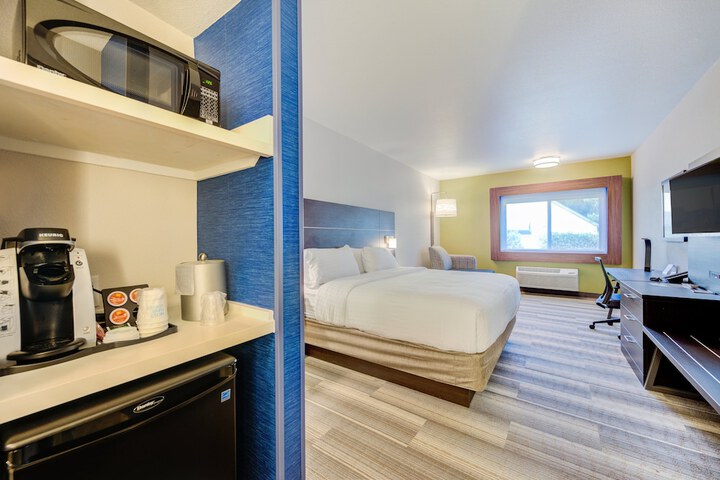 Holiday Inn Express Newberg - Wine Country by IHG