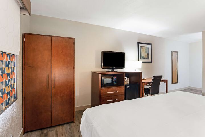 Room 18 of 32