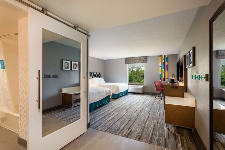 Room 32 of 44