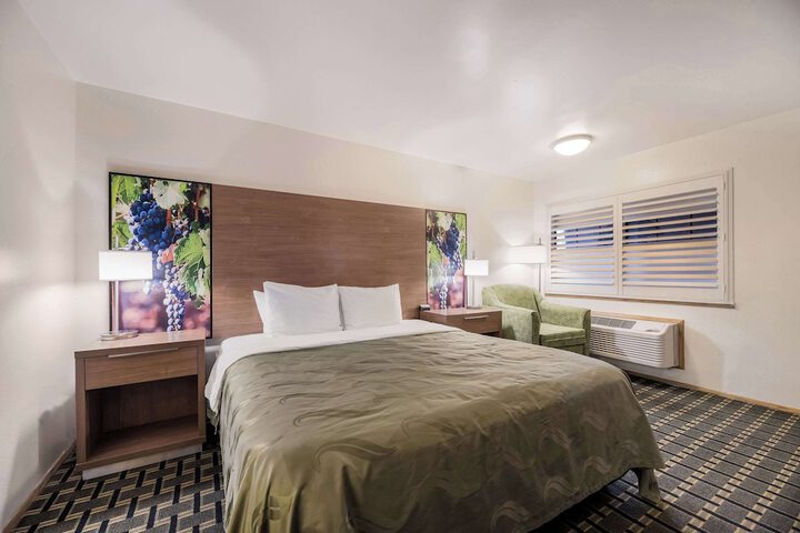 Room 34 of 47