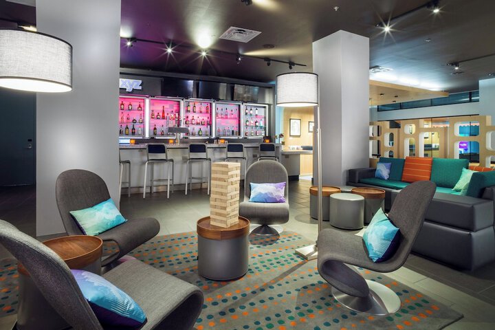 Lounge 19 of 20