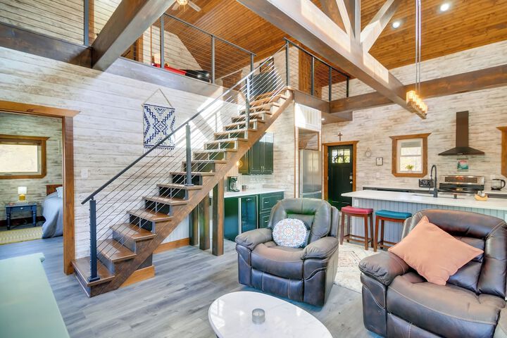 Hike & Climb: Pet-friendly Red River Gorge Cabin!