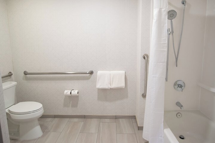 Room 32 of 61