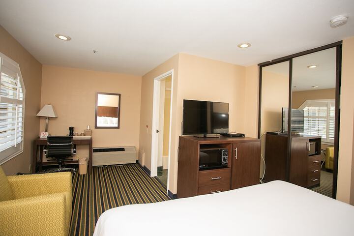 Room 17 of 22