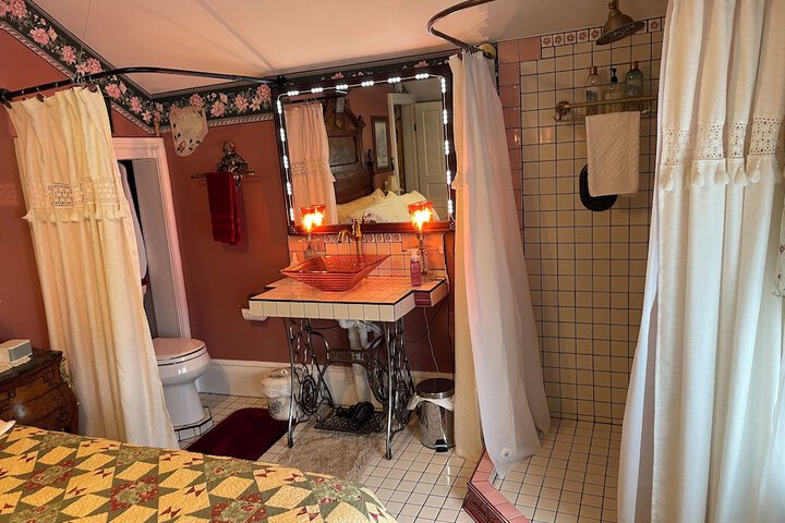 Secrets on Main Bed & Breakfast