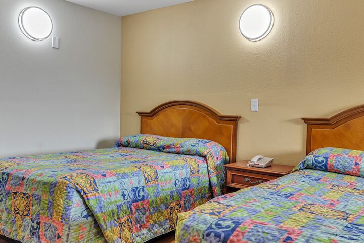 Room 17 of 34