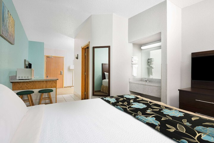 Room 25 of 74