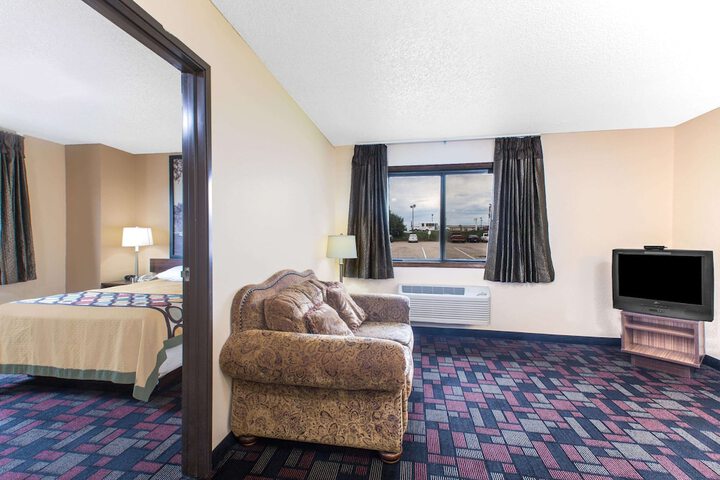 Room 9 of 34