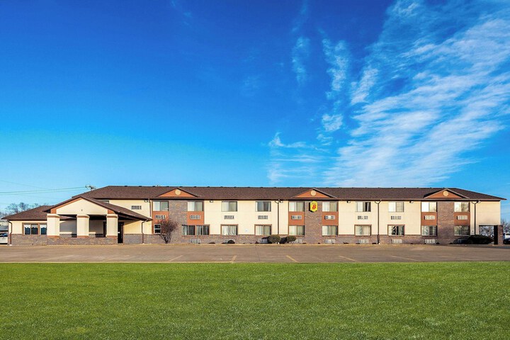 Super 8 by Wyndham Oelwein