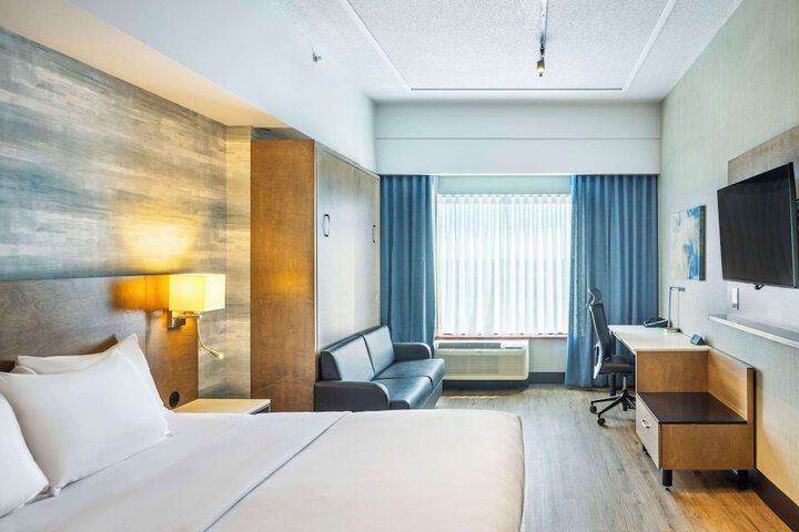 Room 35 of 60