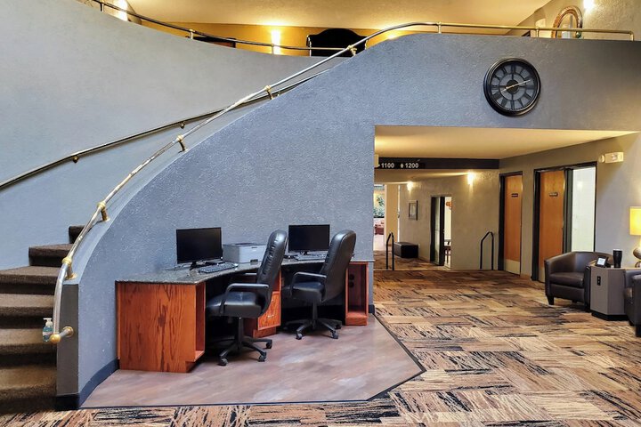 Business Center 52 of 56