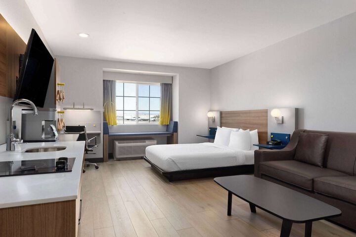 Microtel Inn & Suites by Wyndham Tracy