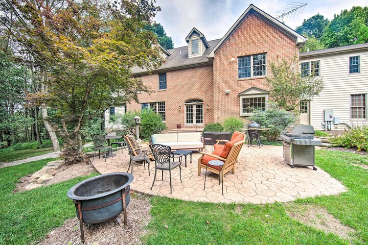 Extravagant Atglen Manor w / Private 60-acre Land!