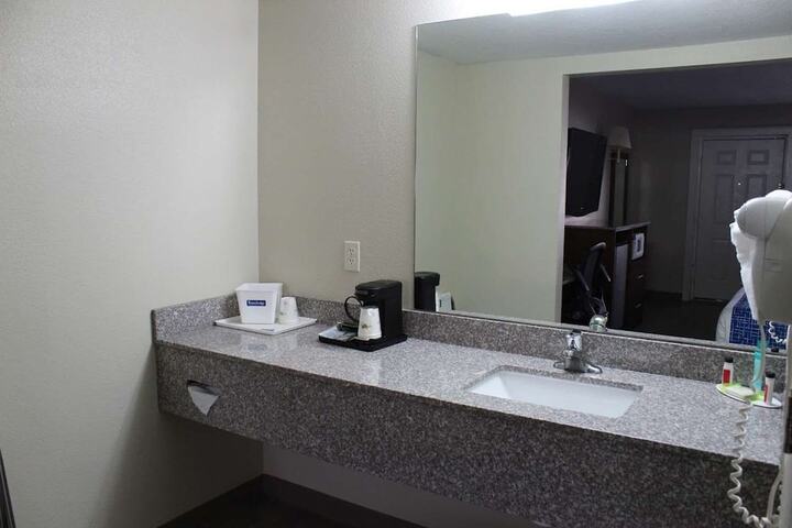 Room 13 of 28
