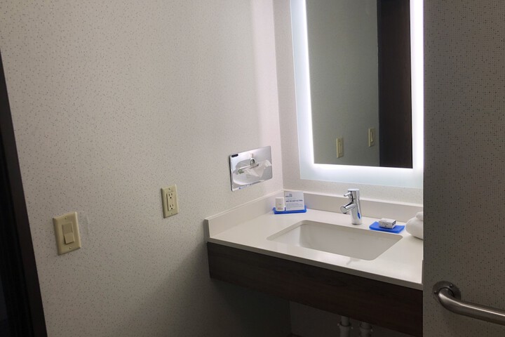 Holiday Inn Express Mt. Vernon by IHG
